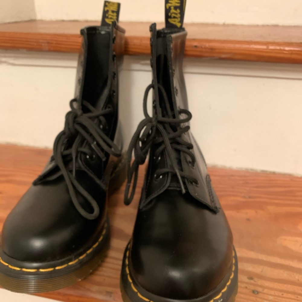 Dr. Martens WOMEN'S 1460 SMOOTH Size 9